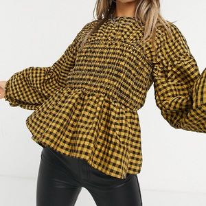 LONG SLEEVE SEERSUCKER GINGHAM  TOP WITH SHIRRED PANEL